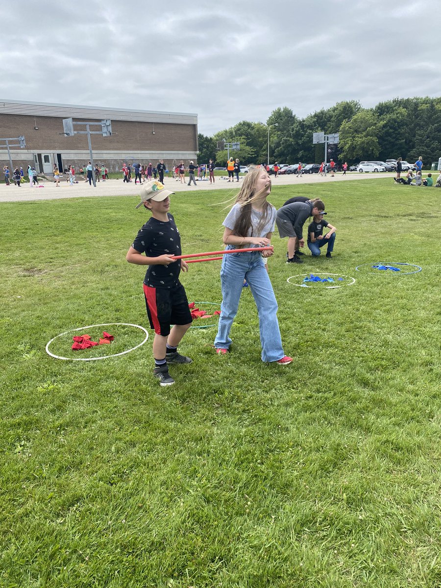 HorneUTES's tweet photo. We had a great time running the stations for our annual #JumpRopeForHeart fundraiser event. Wonderful way to get our heart pumping and being active. Great job 6B! https://t.co/DGGeoFILUS