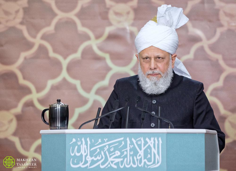 AhmadiyyaNL's tweet photo. #voicesforpeace – Hazrat Mirza Masroor Ahmad urged prayers for the Palestinians. All limits have been crossed. The USA said Rafah was their red line, but now it isn't clear. May Allah grant the innocent protection from these oppressors. #Palestina #Israël https://t.co/Y6a9kZ0SYs