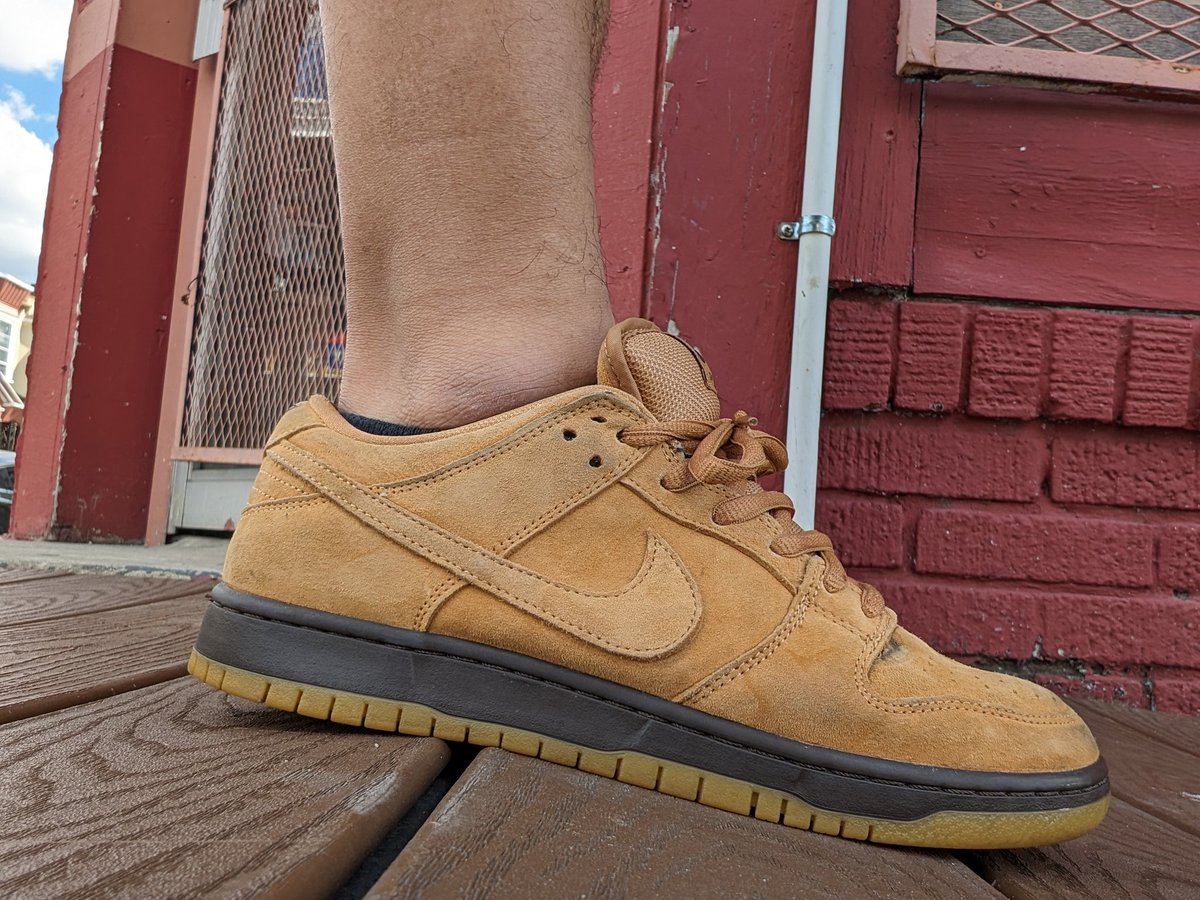 Sn3ak3r_Fr3ak3r's tweet photo. #WDYWT Wheat Mocha Lows #YourSneakersAreDope #SneakerAdmirals #NikeSB #StashedBoxes #NsbOrg #NikeSbOrNothing .. I want a DS pair now π https://t.co/L2MjhJ90TN
