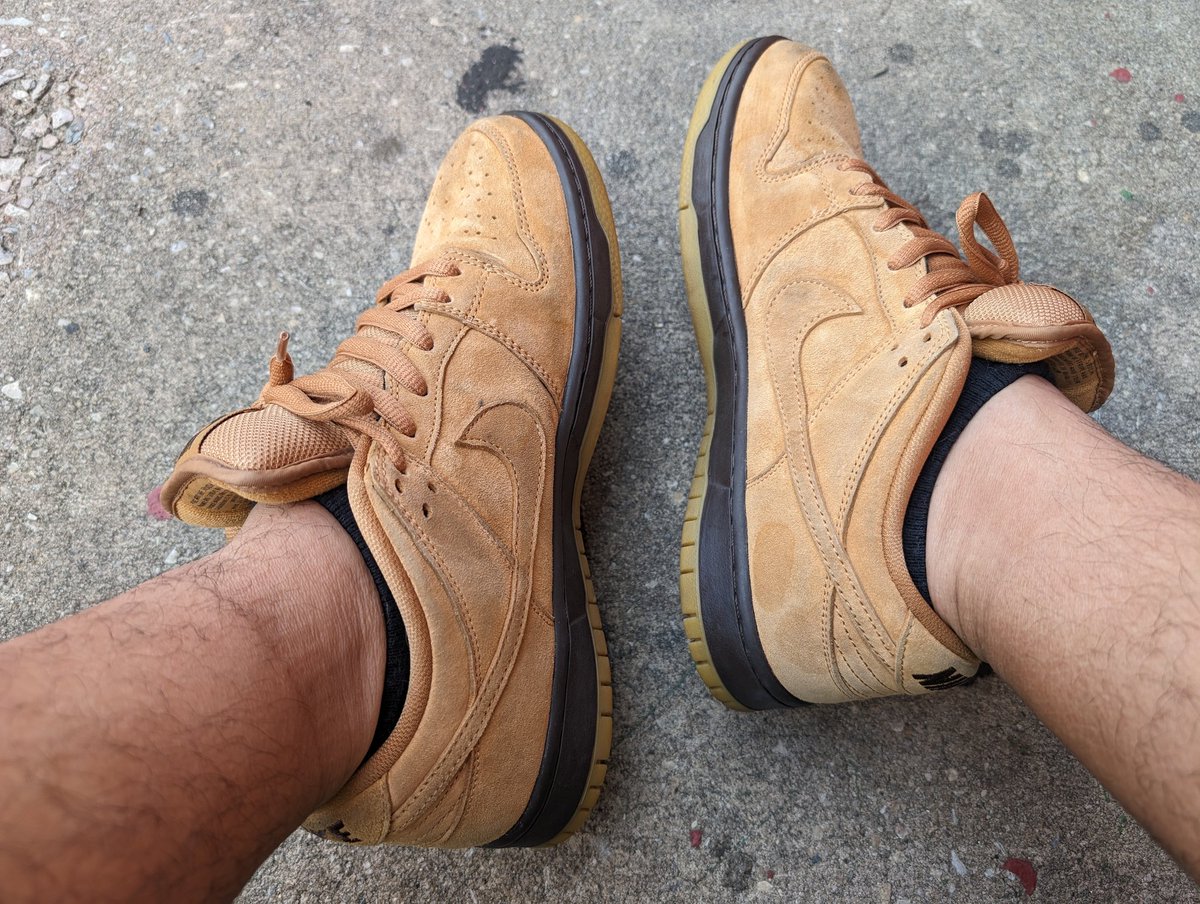 Sn3ak3r_Fr3ak3r's tweet photo. #WDYWT Wheat Mocha Lows #YourSneakersAreDope #SneakerAdmirals #NikeSB #StashedBoxes #NsbOrg #NikeSbOrNothing .. I want a DS pair now π https://t.co/L2MjhJ90TN