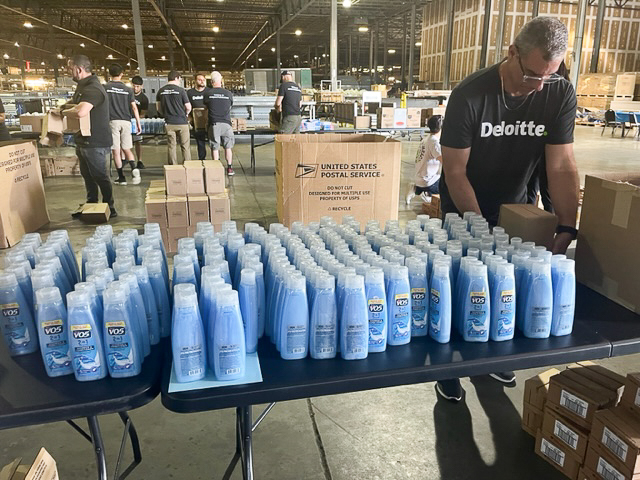 UWMOC's tweet photo. We teamed up with @DeloitteUS for #DeloitteImpactDay 2024. Our incredible team of 35+ volunteers created 1,200 Basic Need Hygiene Bags, each filled with 15 essential items, to support families in need. Proud to give back to our community! 💙 https://t.co/LuQIYIi3uo