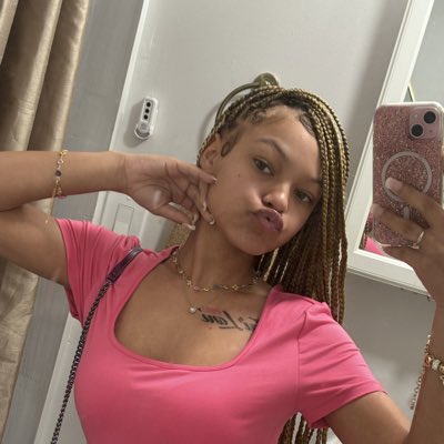 darianxdior's tweet photo. #NewProfilePic
#bitchykimsexy
#thisher
#ihateeverybody
#canthitthis https://t.co/KHwDjtghEQ