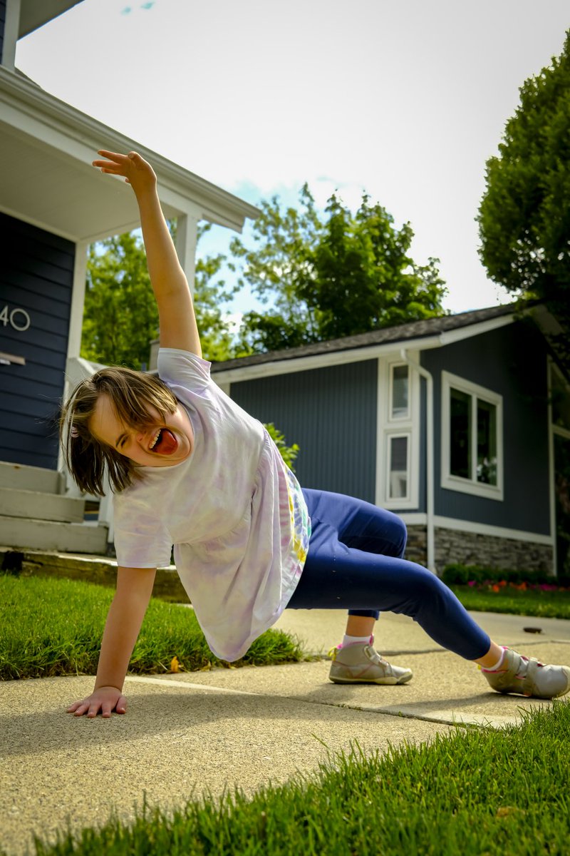 jchriscook's tweet photo. Day #162/366: Summer Sidewalk Yoga (I think) https://t.co/pdl17sXBTq