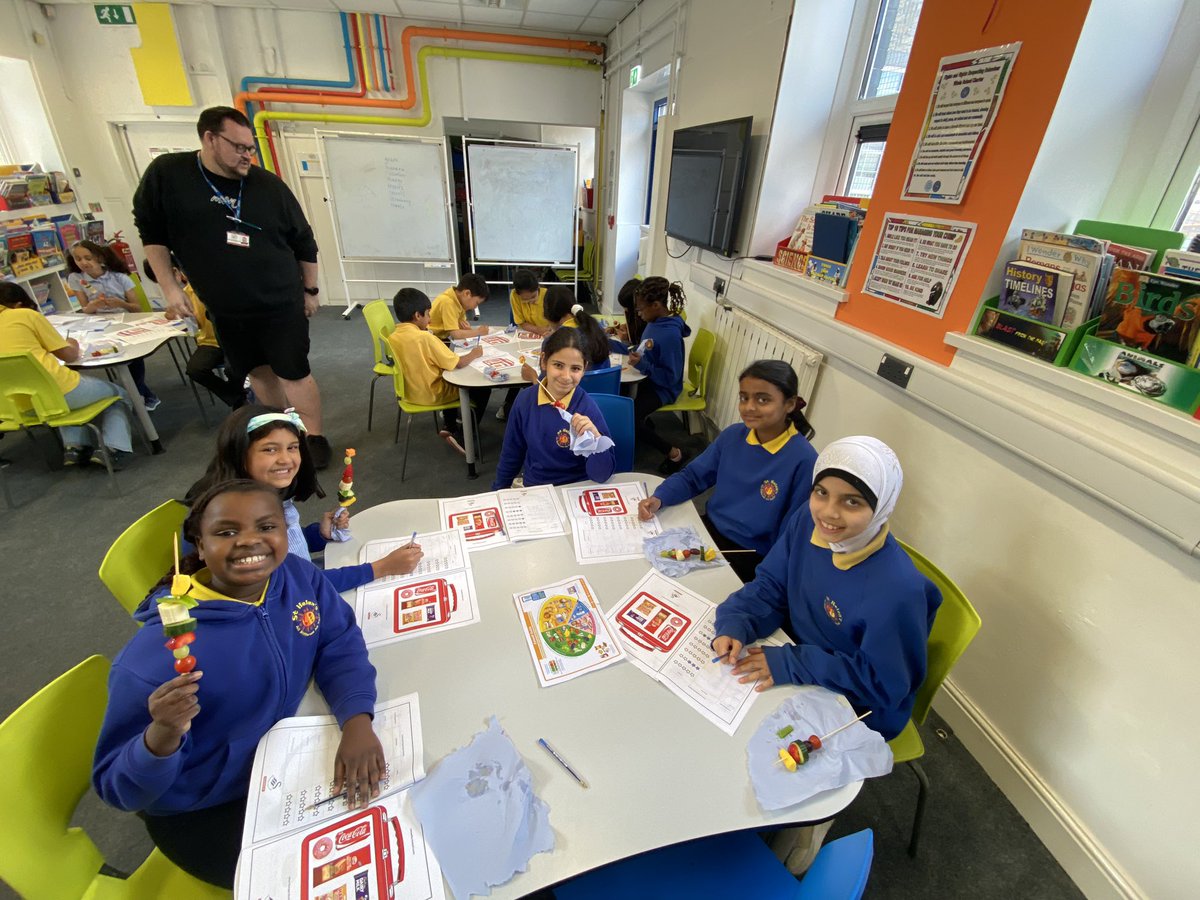 sthelensp's tweet photo. Year 5 started their Jack 2 Chef cooking sessions learning all about a healthy diet and trying a variety of fruits and veggies some of us loved them, some of us pulled a few faces! Can’t wait for next week! #sthpcommunity #sthphwb #sthpsctech 🍓@SwansOfficial https://t.co/VKJQk70KMP