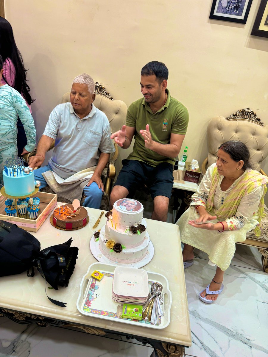 TejYadav14's tweet photo. To the person who is a perfect blend of affinity, humility and simplicity.
THE MAN who leads by example.
A leader who nurtures leaders.
Happiest birthday my papa ♥️
Love you infinity ♾️ @laluprasadrjd @yadavtejashwi @RJDforIndia @RahulGandhi @yadavakhilesh @RabriDeviRJD https://t.co/XmpsZV30Ju