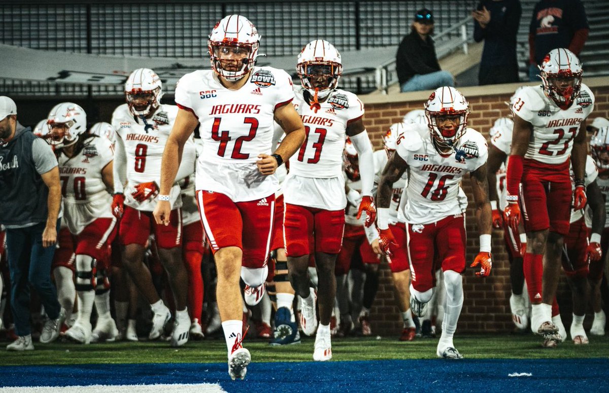 _iiamsupreme's tweet photo. I'm extremely blessed to receive my 14th D1 offer from South Alabama🔴🔵! @CoachHopson @Trew30_ @Coach_Davis15 @SidFor6 @ShedrickMckenz2 https://t.co/LoAhNEWMaG