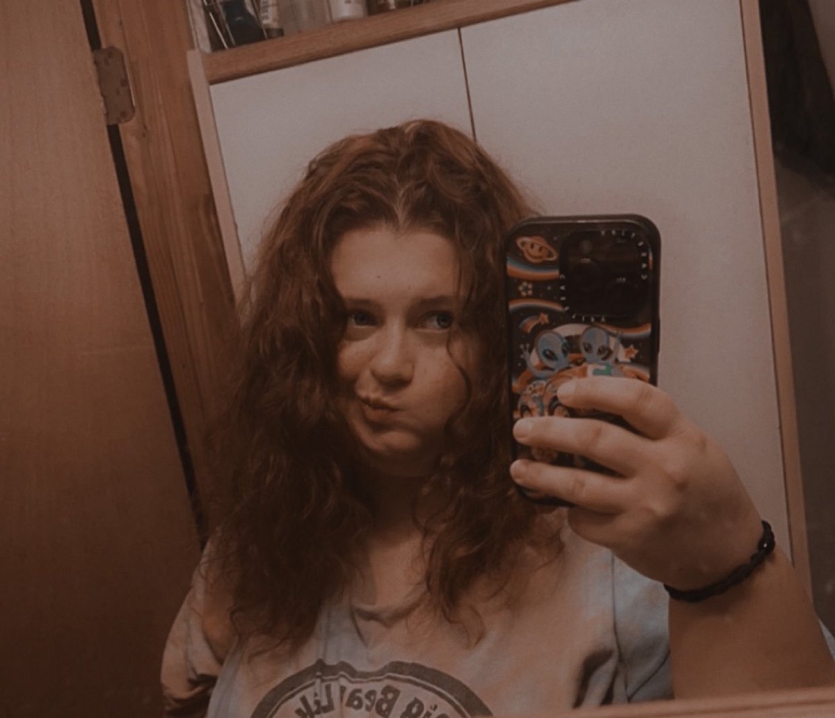 STAREYEED's tweet photo. https://t.co/4FbZzKDbYj

HAPPY MUNDAY! sorry i’ve been a bit distant im trying to work myself back up to being here https://t.co/4ezjaaDXeJ