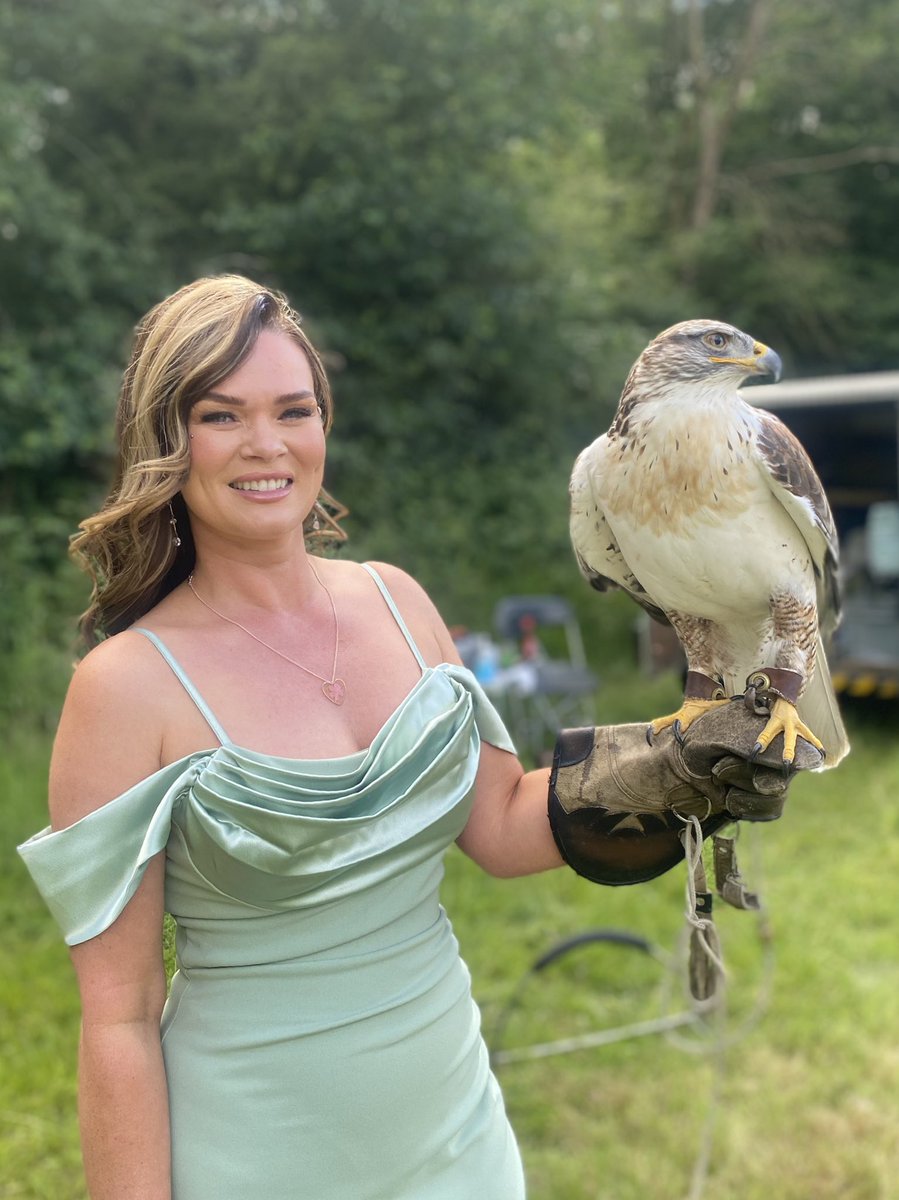 coralsibley's tweet photo. What an amazing and unique wedding ❤️👰🏻‍♀️🤵🏼‍♂️🦅 https://t.co/dx0xSFkBx8