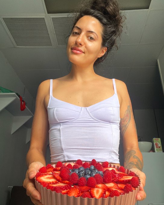 Baking is not the only thing I am good at 😉🎂 https://t.co/E4ssl8fiPY<a href="/tag/thecumdown"class="tags"><span>#thecumdown</span></a>