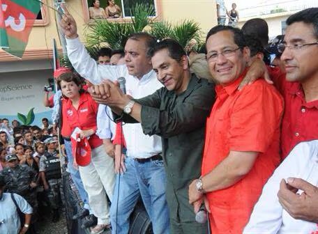 Pau88g's tweet photo. NEPOTISMO fue la tónica del gobierno del @LucioGutierrez3 y aparte le trajo de regreso a #Bucaram luego de un lindo pacto, todo se olvidan…y vos no sabías @AndreGonzalezNa ???  Y si sabías es terrible 

Familia de Gutiérrez en altos cargos del Estado | Política | Noticias | El Universo https://t.co/XxVlRWsnJC