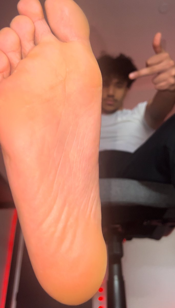 AlphaAchill3s's tweet photo. Edge For This Foot 😩😵‍💫 https://t.co/sKvfiZ7Uff