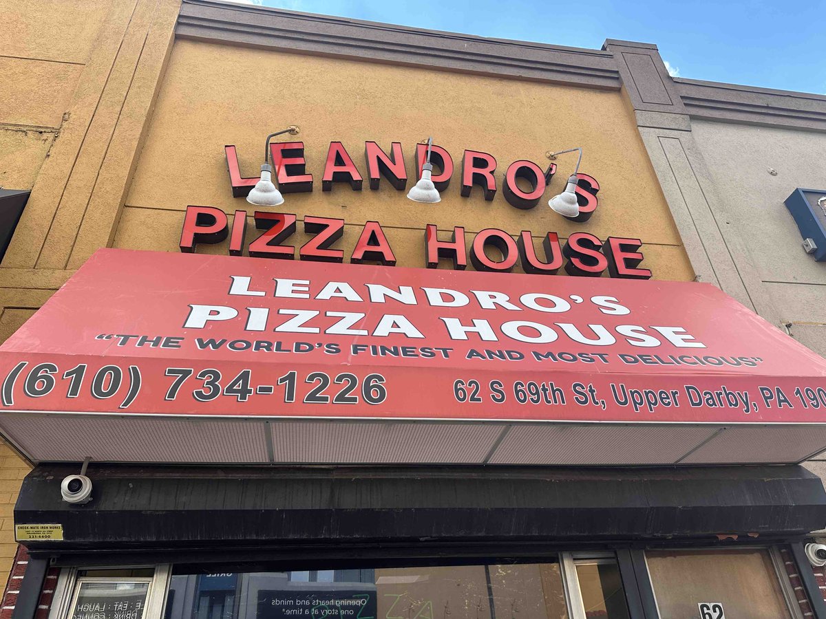 delco_live's tweet photo. On our #DelcoDay tour we stopped by an unsung #Delco pizza shop, Leandro’s Pizza House. The lost art of pizza by the slice. https://t.co/3LtcfL95uF