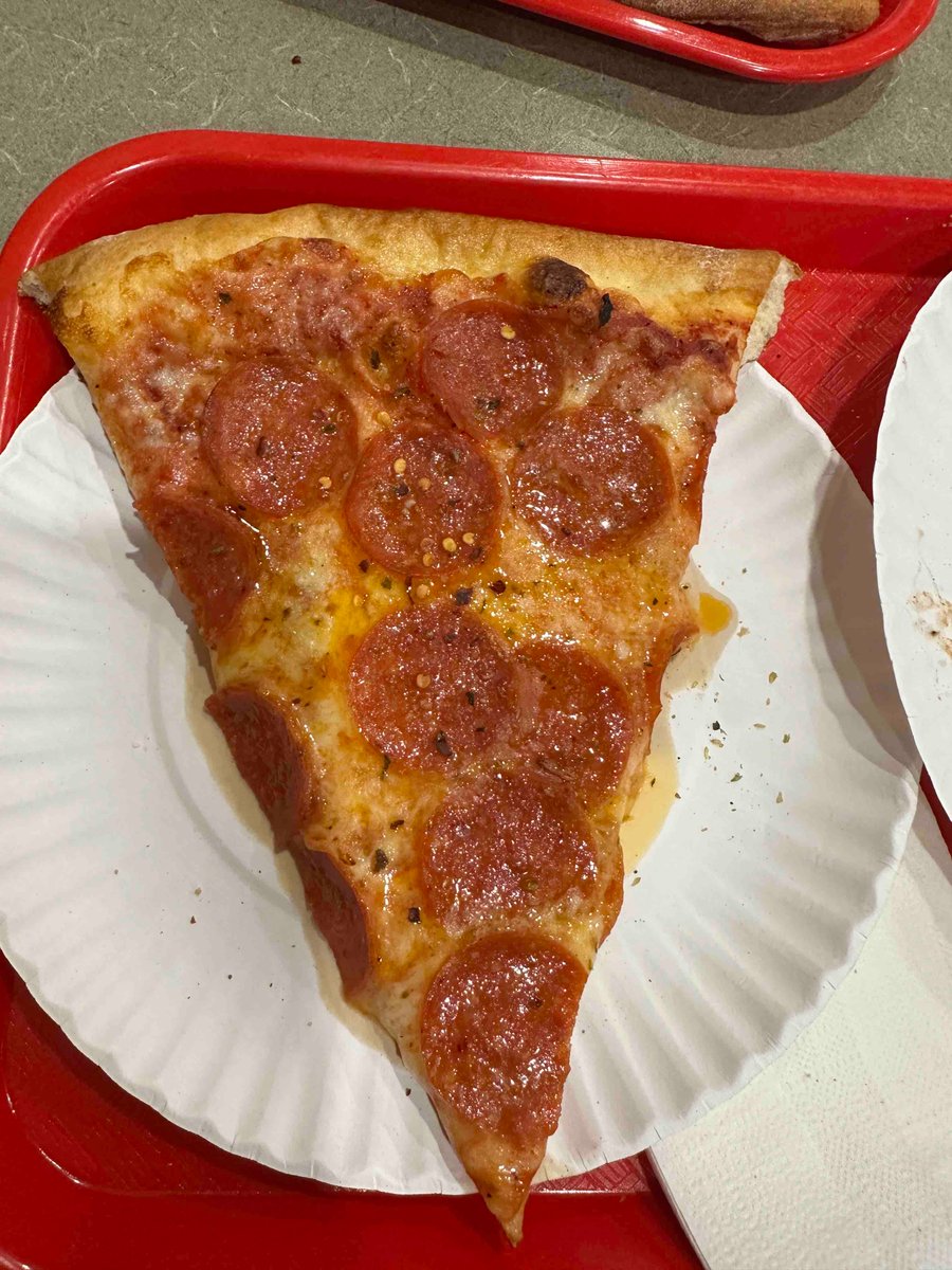 delco_live's tweet photo. On our #DelcoDay tour we stopped by an unsung #Delco pizza shop, Leandro’s Pizza House. The lost art of pizza by the slice. https://t.co/3LtcfL95uF