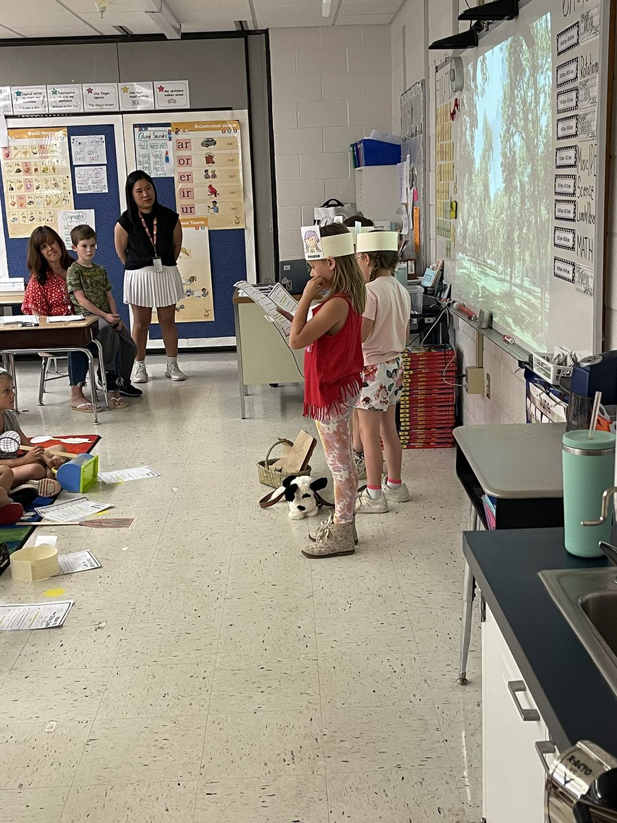 <a href="/CCPS_MAN_Elem/">Manchester Elementary School</a> 
Students in Mr. Fitzsimmons/Mrs. Nestor’s class celebrated their literacy accomplishments, reading fluency with readers theater and reading journals. 
#WhereLearningNeverEnds 💛🐝