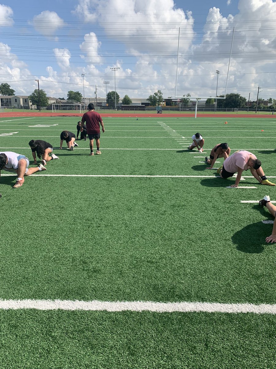 NorthbrookVball's tweet photo. I spy 4 incoming freshman volleyball players cooling down after working out with the boys! Great job, Lady Raiders! @demondstafford @sbisdathletics @hphyder @northbrookhigh https://t.co/3ASrWIqapy