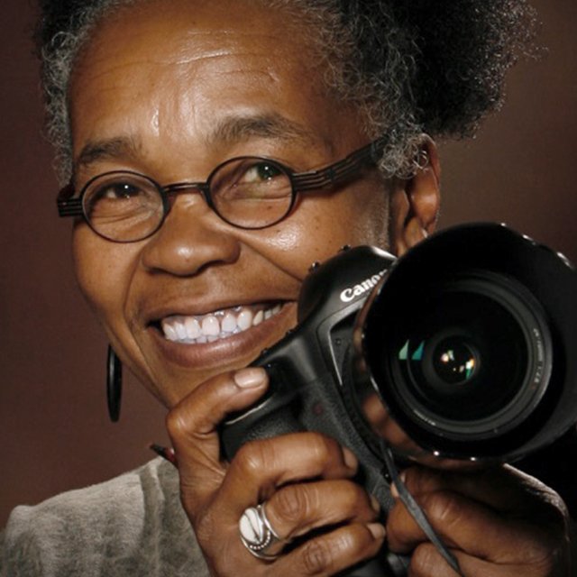 Sharon Farmer was born #OTD in 1951. She was the first Black woman hired as a White House photographer (1993) and the first female to be Director of the White House Photography office. 

nmaahc.si.edu/sharon-farmer

#photography #photojournalism #FemalePhotogs