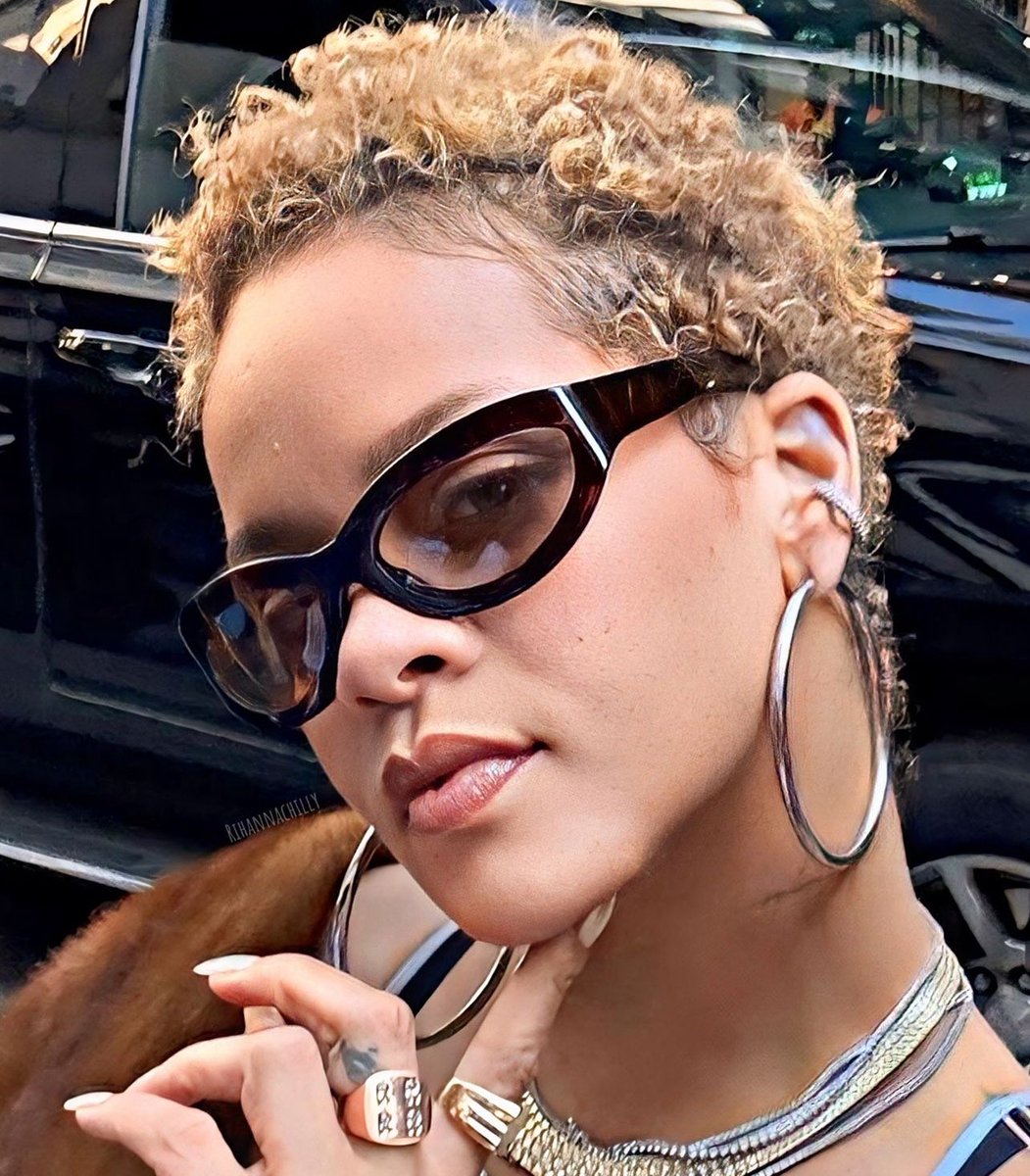 &amp; that’s why NONE of yall are getting anymore music out of RiRi because yall don’t deserve it!