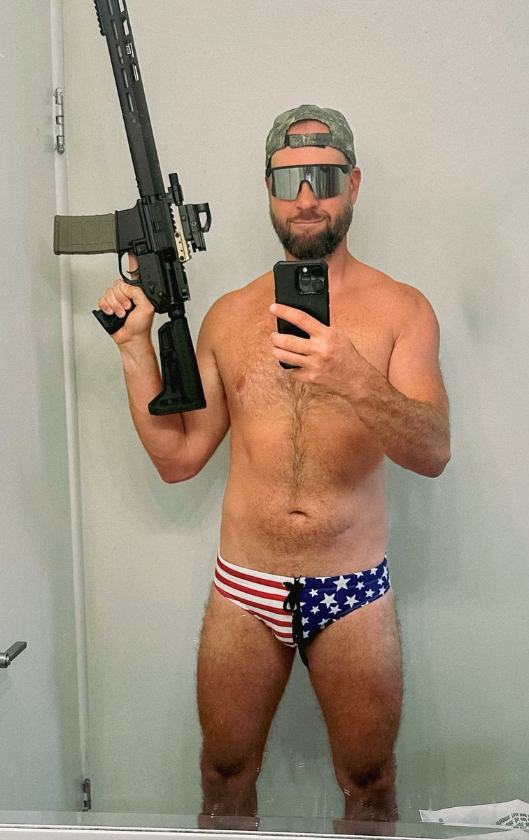 monkieboy99's tweet photo. Queer Vs. Gay https://t.co/U5GQxyTmU0