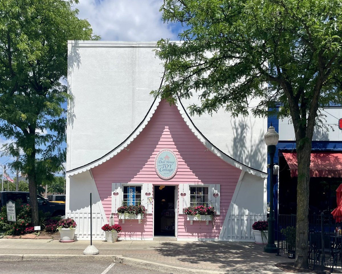 JoshLipnik's tweet photo. Doll House and Toy Cottage
Plymouth, MI https://t.co/E3RzUSmMjv
