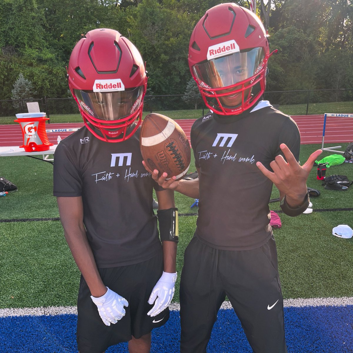 McCluer Comets Football (@mccluer_fb) on Twitter photo They say you never forget your 1st one — Shane Reynolds to RB Markus Williams for the TD at <a href="/LadueRamsFB/">Ladue Rams Football</a> during 7-on-7.
#PlayTheHand #2A24 | #fHw They say you never forget your 1st one — Shane Reynolds to RB Markus Williams for the TD at <a href="/LadueRamsFB/">Ladue Rams Football</a> during 7-on-7.
#PlayTheHand #2A24 | #fHw