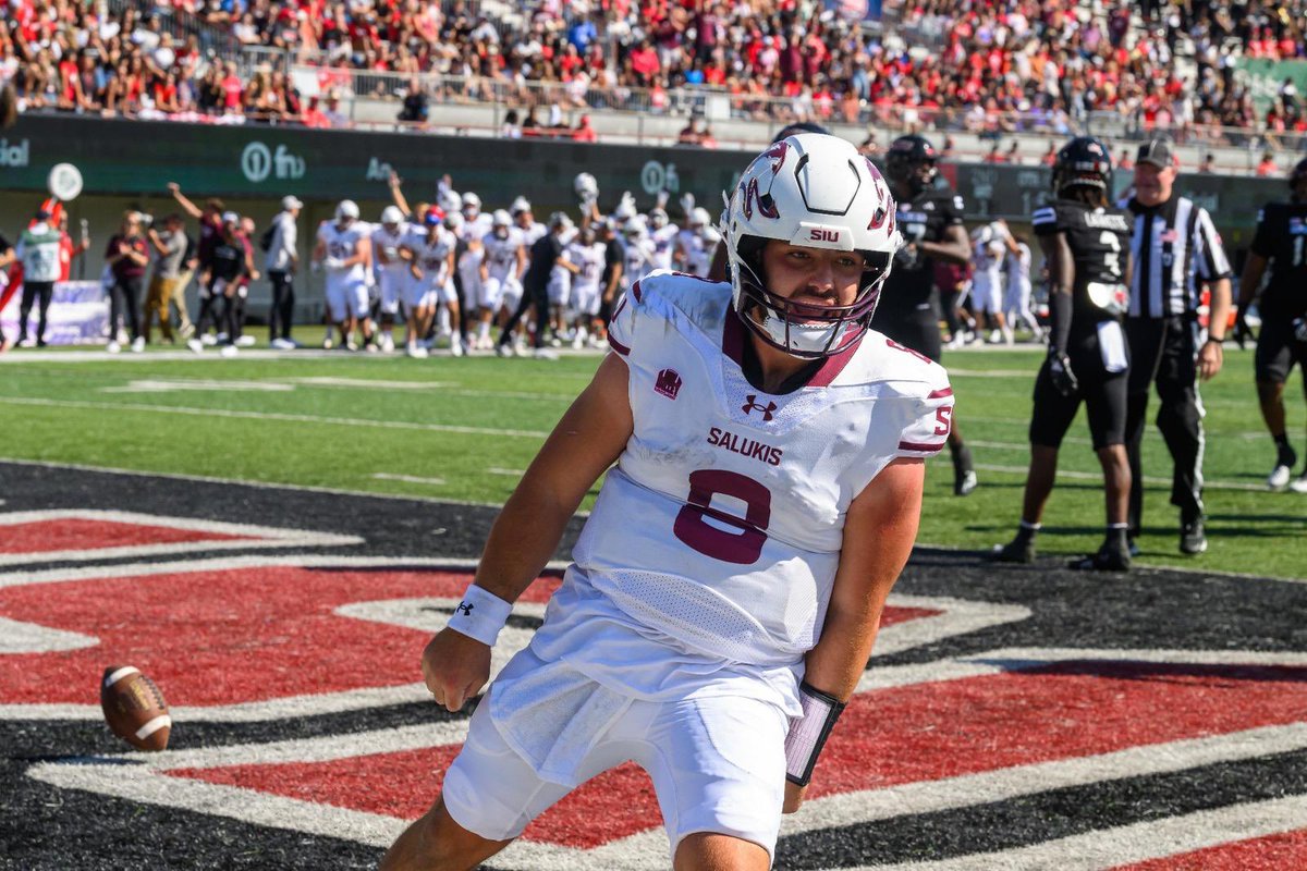 DeuceBailey1's tweet photo. Blessed to receive a D1 offer from Southern Illinois🙏🏽 @SIU_Football @17NickHill @coachrolan @Jordan_Leach10 @FantNacarius @VisionQb @baylintrujillo https://t.co/Hh6MJO6TDm