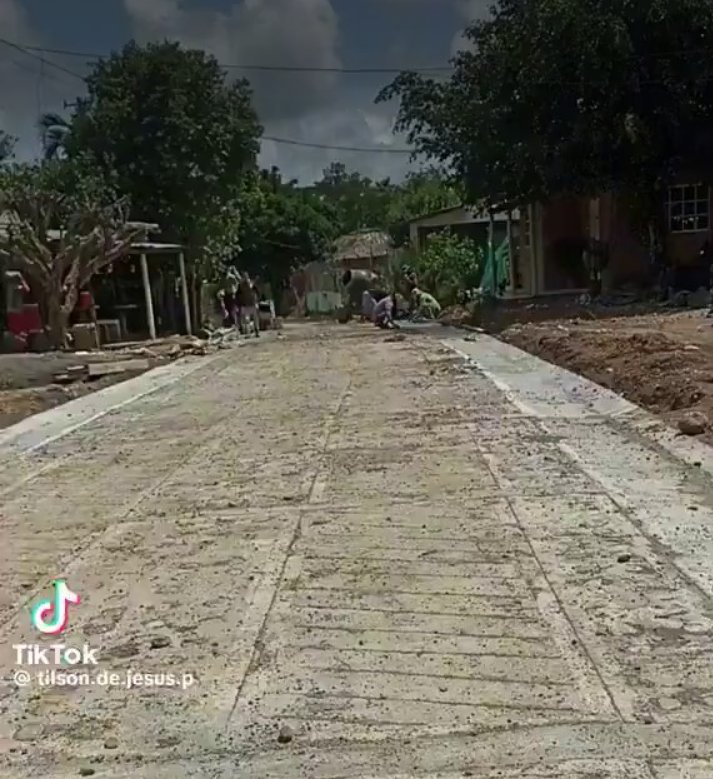 Estás son las placas huellas, construidas por el pueblo, con el apoyo del gobierno del cambio y que el <a href="/consejodeestado/">Consejo de Estado</a> suspendió, porque según ellos tienen que ser hechas por contratistas (corruptos) y políticos que les representan votos y más corrupción.