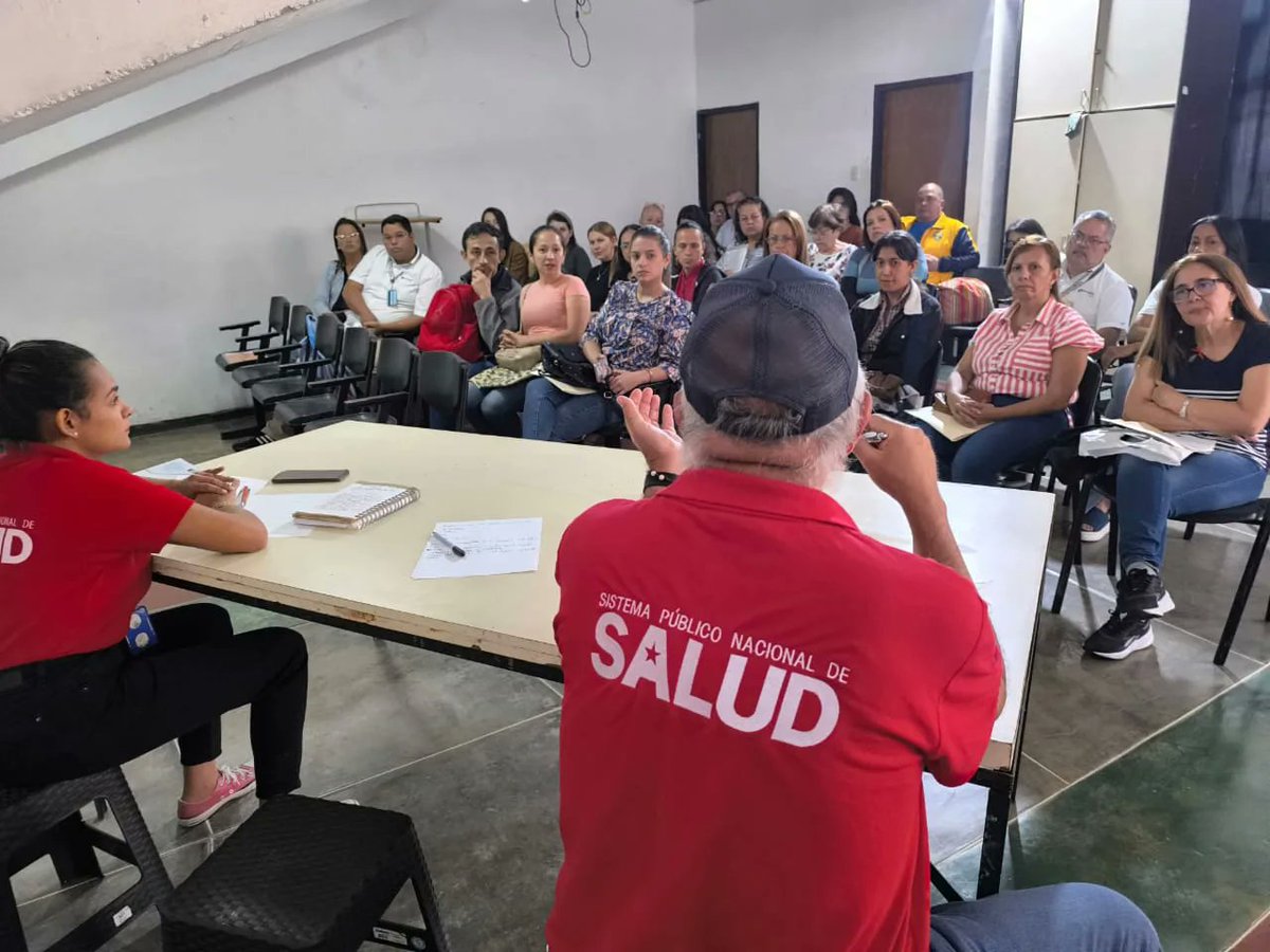 SACS_MERIDA's tweet photo. 💊 Iniciamos este Lunes con el plan  SACS va a la Calle con Reunión con los Farmaceuticos Regente de los Municipios Antonio Pinto Salinas, Bailadores Rivas Dávila  y Zea, se discutieron varios puntos de importancia para el Funcionamiento de los establecimientos Farmacéuticos. https://t.co/61U7lDBxlW