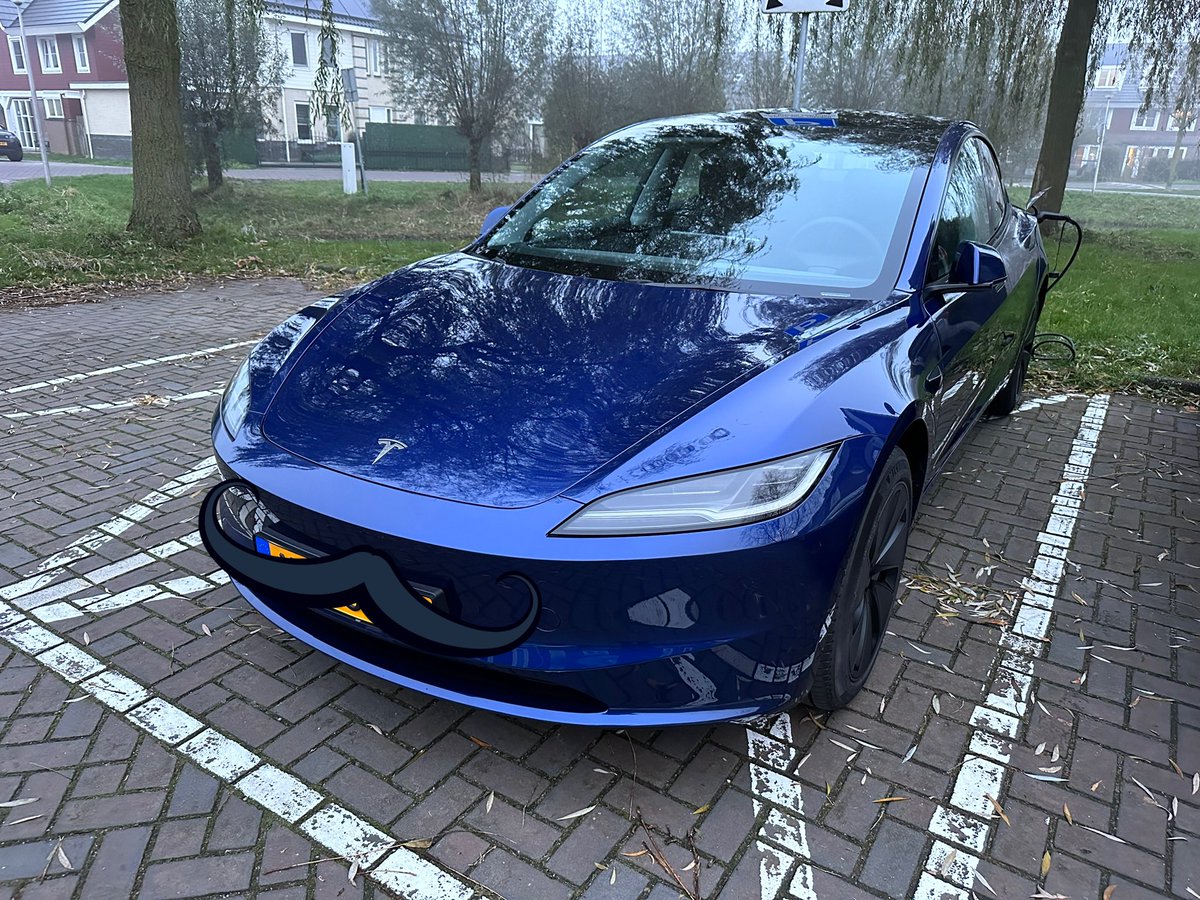ThiesK_F1's tweet photo. @elonmusk I really like my amazing @Tesla Model 3 Highland, but my Volvo V70 from 2007 had a better working windscreen wiper/ rain sensor.
Please get a Volvo engineer on board to improve the rain sensor 🙏
#Tesla #Model3 #Rainsensor https://t.co/bBIyC5iHfG