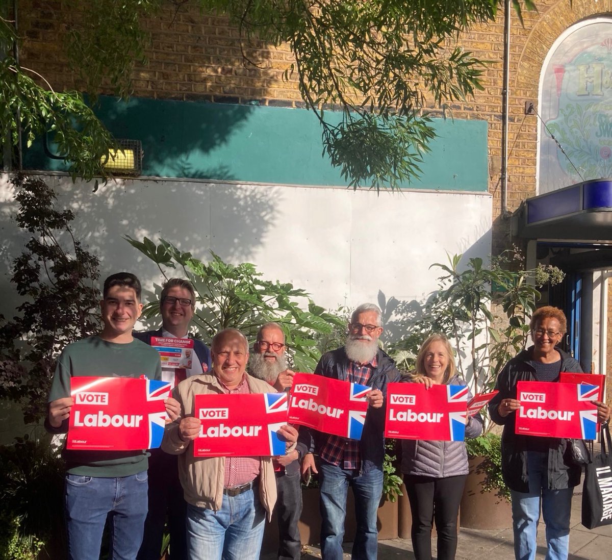 KensingtonCLP's tweet photo. Another brilliant day for team Kensington & Bayswater out in Kensington Notting Dale listening to residents who are desperate for a fresh start with Labour on July 4. #VoteJoePowell #VoteLabour #TimeForChange https://t.co/0yOeu6VHeI