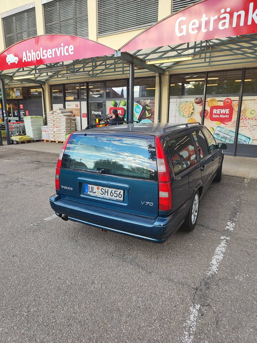 Volvo, Du alter Schwede! Shine on
Crazy Diamond! <a href="/pinkfloyd/">Pink Floyd</a> ,
<a href="/PinkFloyd_DSOTM/">BAD</a> , @Bundeskanzler , <a href="/HansaRostock/">F.C. Hansa Rostock</a> ,
<a href="/LkaBaWue/">Landeskriminalamt BW</a> , <a href="/LKA_Hessen/">Hessisches Landeskriminalamt</a> , <a href="/PolizeiNI_lka/">LKA Niedersachsen</a> , <a href="/LKA_RLP/">Landeskriminalamt Rheinland-Pfalz</a> , <a href="/SZ/">Süddeutsche Zeitung</a> , 
<a href="/NZZ/">NZZ</a> , <a href="/cnnturk/">CNN TÜRK</a> , <a href="/PrintMediaAG/">Verband Druck&Medien</a> ,
#rakete , #machete , <a href="/ch_dogan/">MariettaSlomkaUltra</a> ,
<a href="/OEBundesheer/">Österreichisches Bundesheer Fan</a> , <a href="/indrieSMA/">indroot</a> , manini.o*