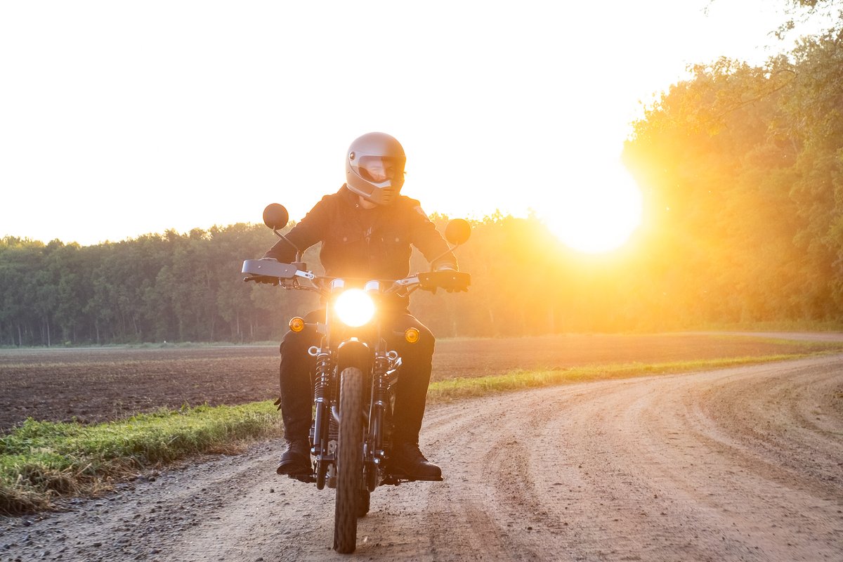 janusmotorcycle's tweet photo. The Gryffin 450 is our latest entrant in the classic scrambler vernacular. It's simply a highly capable, lightweight, beautiful motorcycle. With handcrafted details, classic lines, and personalized options, it will stand out on-road and off.
Pre-order yours today! https://t.co/Y3Dq5D9gOg