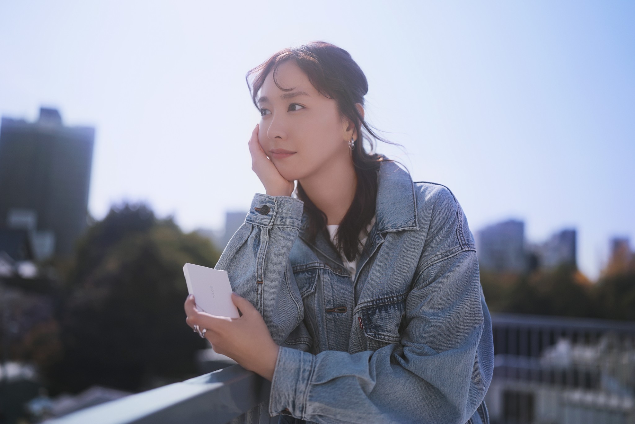 新垣結衣 写真(おまけ付き) オトナミューズ6月号より、つるぴかキラーンの新垣結衣さんを