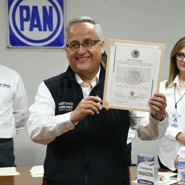 PAN_BajaCal's tweet photo. Nuestro próximo Senador por Baja California Gustavo Sánchez Vásquez y su suplente @Maxxtij recibieron su constancia que los acredita como fórmula electa a la primera minoría por nuestro estado, a quienes acompaño nuestro Presidente Estatal @MarioOsunaPAN. Muchas Felicidades!!! https://t.co/RkJ2DhJUrw