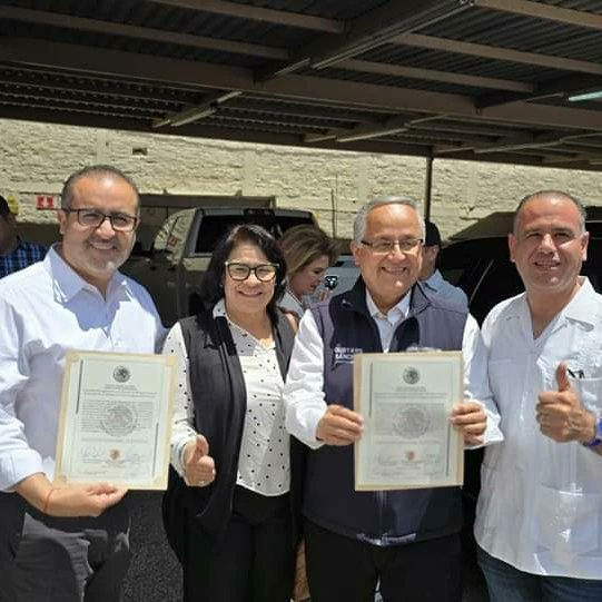 PAN_BajaCal's tweet photo. Nuestro próximo Senador por Baja California Gustavo Sánchez Vásquez y su suplente @Maxxtij recibieron su constancia que los acredita como fórmula electa a la primera minoría por nuestro estado, a quienes acompaño nuestro Presidente Estatal @MarioOsunaPAN. Muchas Felicidades!!! https://t.co/RkJ2DhJUrw