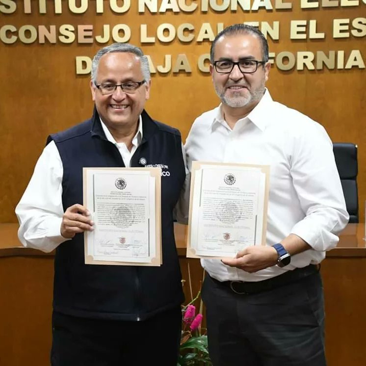 PAN_BajaCal's tweet photo. Nuestro próximo Senador por Baja California Gustavo Sánchez Vásquez y su suplente @Maxxtij recibieron su constancia que los acredita como fórmula electa a la primera minoría por nuestro estado, a quienes acompaño nuestro Presidente Estatal @MarioOsunaPAN. Muchas Felicidades!!! https://t.co/RkJ2DhJUrw