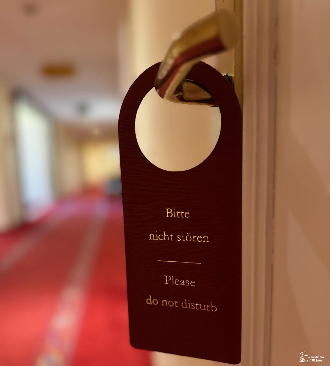 lassandaliasde's tweet photo. 🛎️ ¿Qué se esconde detrás de esa puerta?
Hay algo mágico en los hoteles antiguos, esos cuyas paredes cuentan historias que nunca sabremos… +

#traveldeepergraz #visitgraz  #grazlove https://t.co/pXntjzpRdU