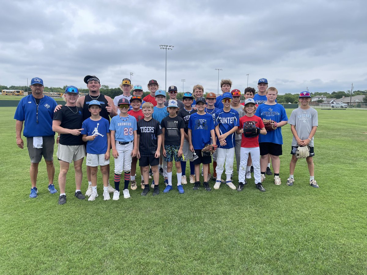 A huge showing at Day 1 of the Gunter Youth Baseball Camp.  82 campers from grades K-9.  GT Baseball’s future is looking bright!
Our four camp instructors are top notch Cade Dodson, Brooks Griggs-Bell, Carter Layton and Walker Overman.