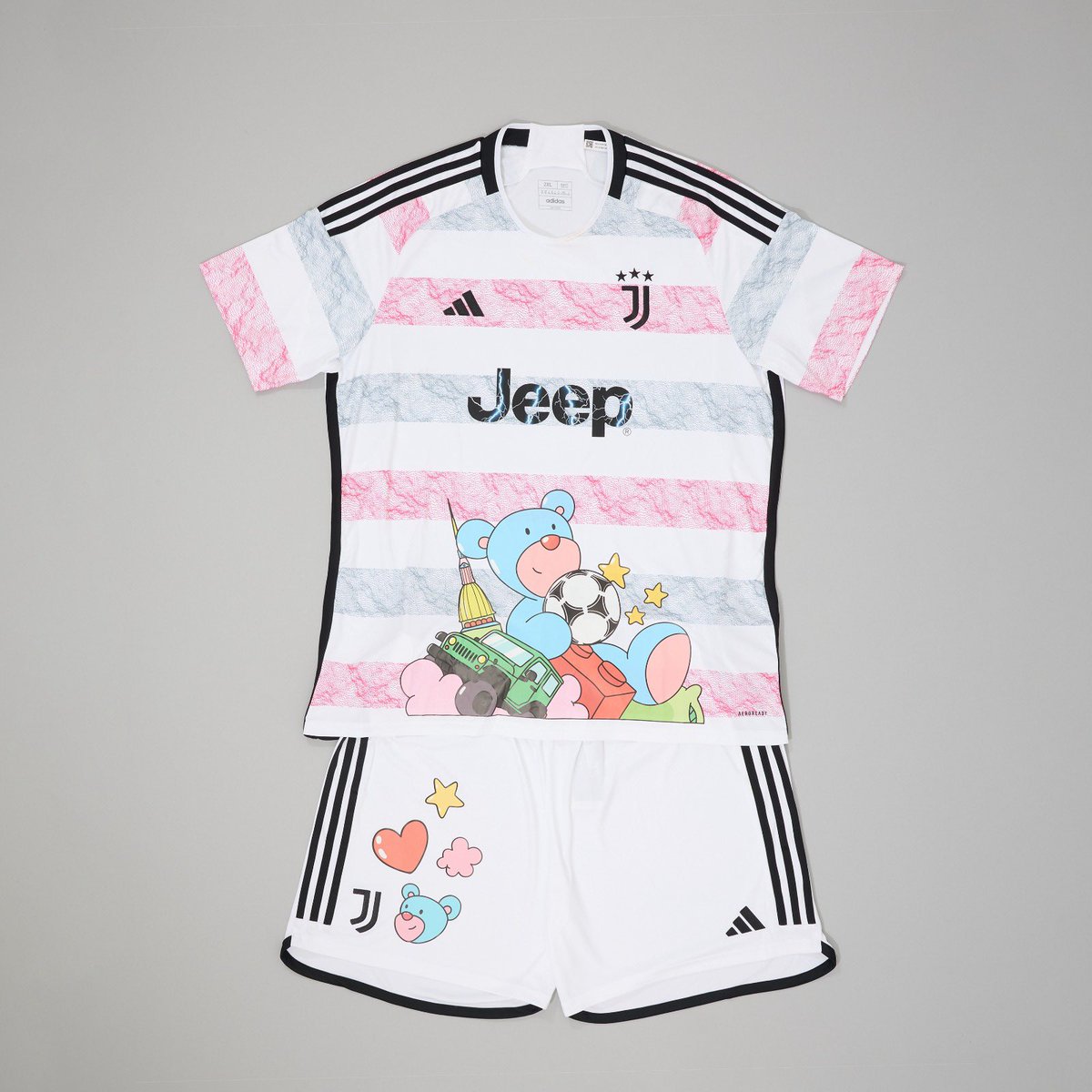 inBetweenersNFT's tweet photo. Today we take a closer look at the details of the pink kit included in the Tier ELITE of the collaboration between @inBetweenersNFT and @juventusfc 

Which tier will you be looking to get?

The day is approaching, don't miss out.

#inbetweeners
#web3fashionhouse https://t.co/jn3NFZWW5s