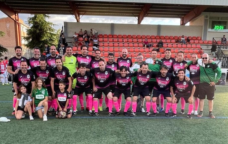 ToledoVeteranos's tweet photo. ⚽️ Al final nos hemos quedado en cuartos y no pudimos pasar a semifinales, aún así,  contentos del torneo realizado y sobre todo lo bien que lo hemos pasado y disfrutado, orgulloso de todos 🟢⚪️

#torneo#granada#toledo#veteranos https://t.co/a98vMn0fr4