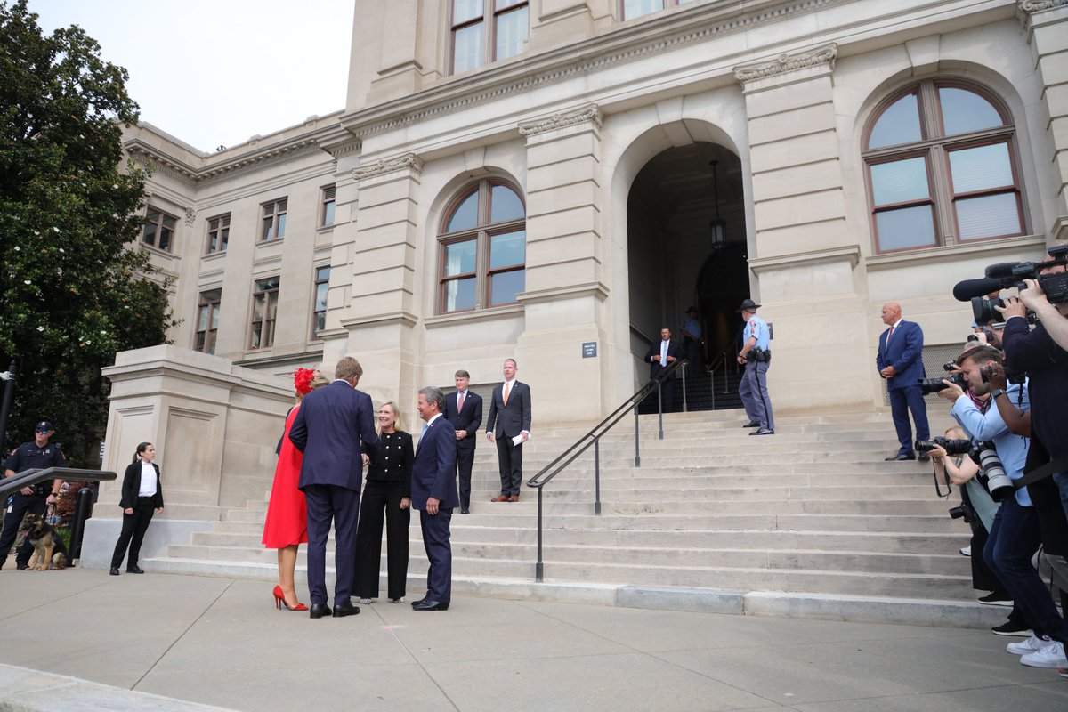 GovKemp's tweet photo. On behalf of all Georgians, Marty and I are honored to welcome Their Majesties, King Willem-Alexander and Queen Maxima of the Netherlands, to the Peach State! 
We are proud of the friendship between our state and country, which has allowed opportunity to flourish. https://t.co/jibOZXvZ0k