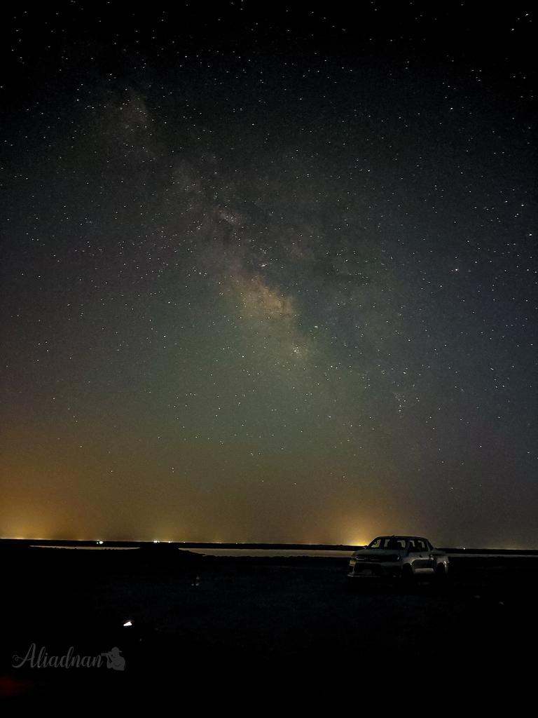 ذراع ذراع مجرتنا من امام بحيرة الرزازة تصويري من سماء محافظة كربلاء