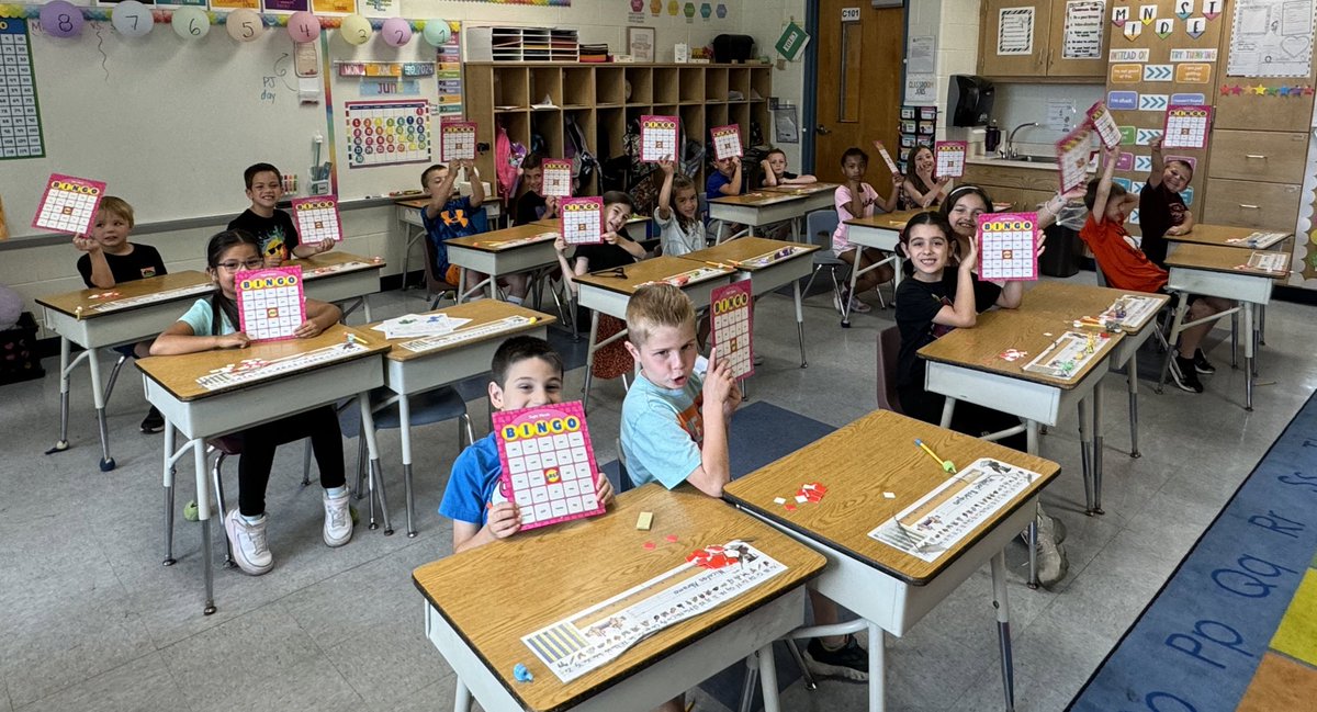 MissIves23's tweet photo. Day 9 of our summer balloon countdown: Sight Word Bingo!! https://t.co/YMkIgptqt7