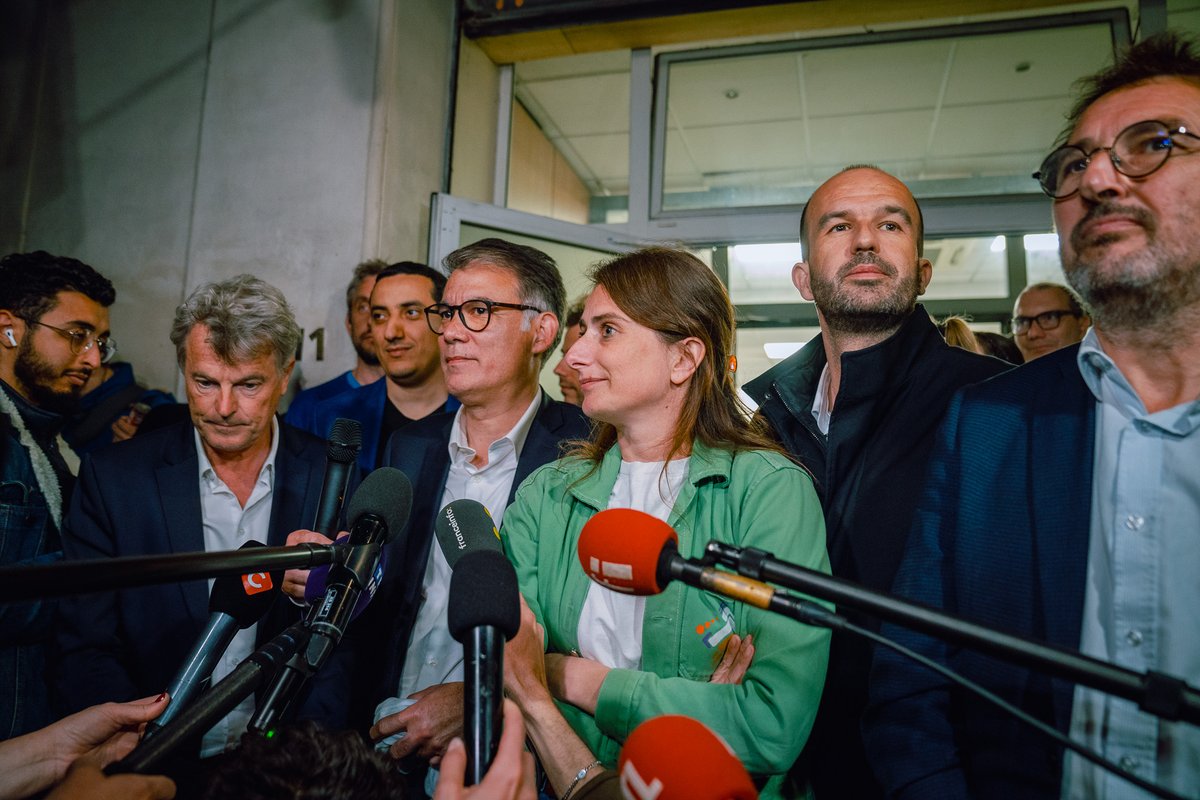 FranceInsoumise's tweet photo. HISTORIQUE

En route vers la victoire ! 

#NouveauFrontPopulaire https://t.co/Rs655DKlQT