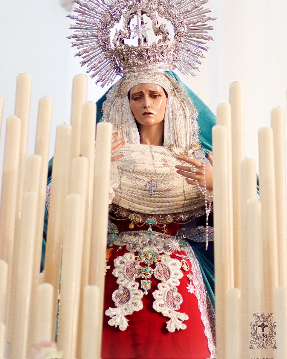Siempre terminar el día ante su mirada... Es lunes de #saludyestrella 
.
. María Santísima de la Estrella Semana Santa 2024 
. Foto: Carlos Hermoso