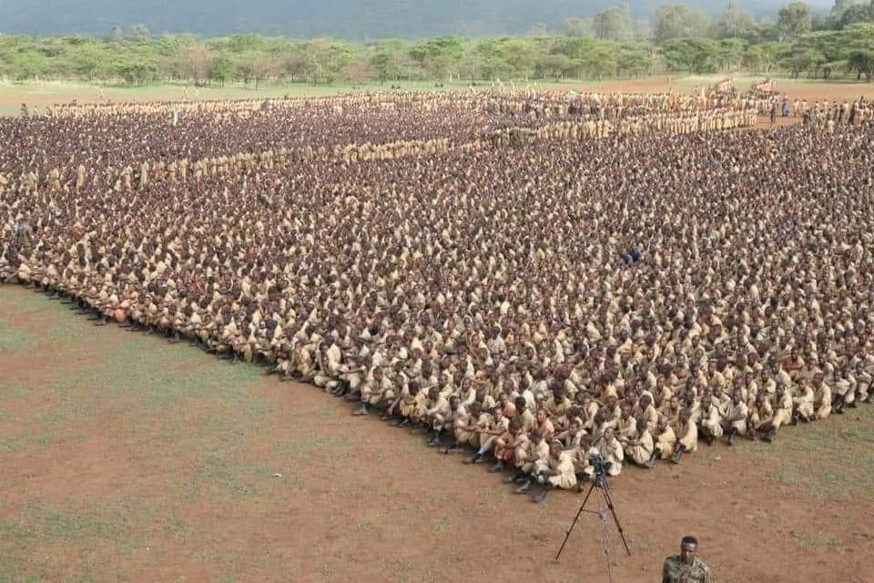 EliasMeseret's tweet photo. ባሳለፍነው ሳምንት ቻይና ዢንጂያንግ ግዛቷ ውስጥ 3.5 ጊጋ ዋት ሀይል ከፀሀይ የሚያመነጭ የአለማችን ግዙፉን የሶላር ፋርም ስታስመርቅ እኛ ደግሞ እየተካሄዱ ያሉ የእርስ በርስ ግጭቶች ውስጥ የሚሳተፉ ወጣቶችን ከብር ሸለቆ በዚሁ ሳምንት አስመርቀናል። 

የማዝነው እነዚህ ወጣት ዜጎቻችን የሚፋለሙት ድንበር ለማስከበር እና የውጭ ወራሪ ሀይል ለመመከት ሳይሆን ወንድም ከወንድሙ በሚያደርገው ውጊያ ለመሳተፍ ነው። 

#Facts