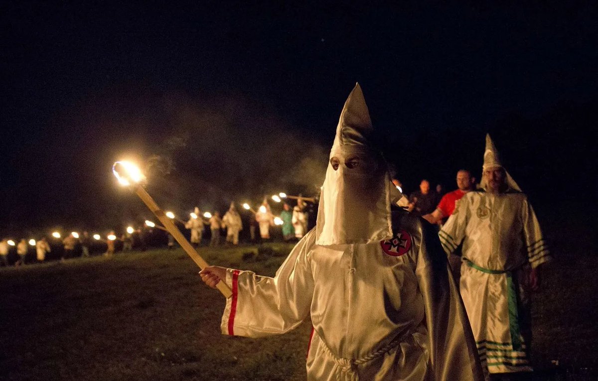 MessoussiA's tweet photo. Abstentionnistes,  réveillez vous
Sinon les porteurs de la flamme olympique 
Ressembleront à eux 
ALLEZ VOTER le 30 juin et le 7 juillet https://t.co/vl8l6FnMXm