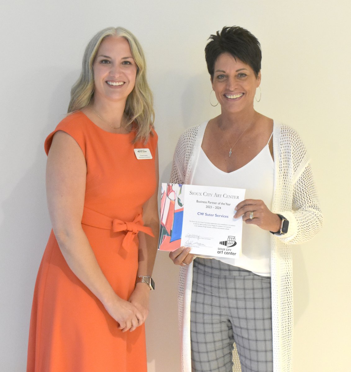 cwsuter's tweet photo. Last week our HR Manager, Wendy, accepted this award on behalf of Suter. We are honored to be recognized as the business partner of the year with the Sioux City Art Center! https://t.co/MfjDXmpWph