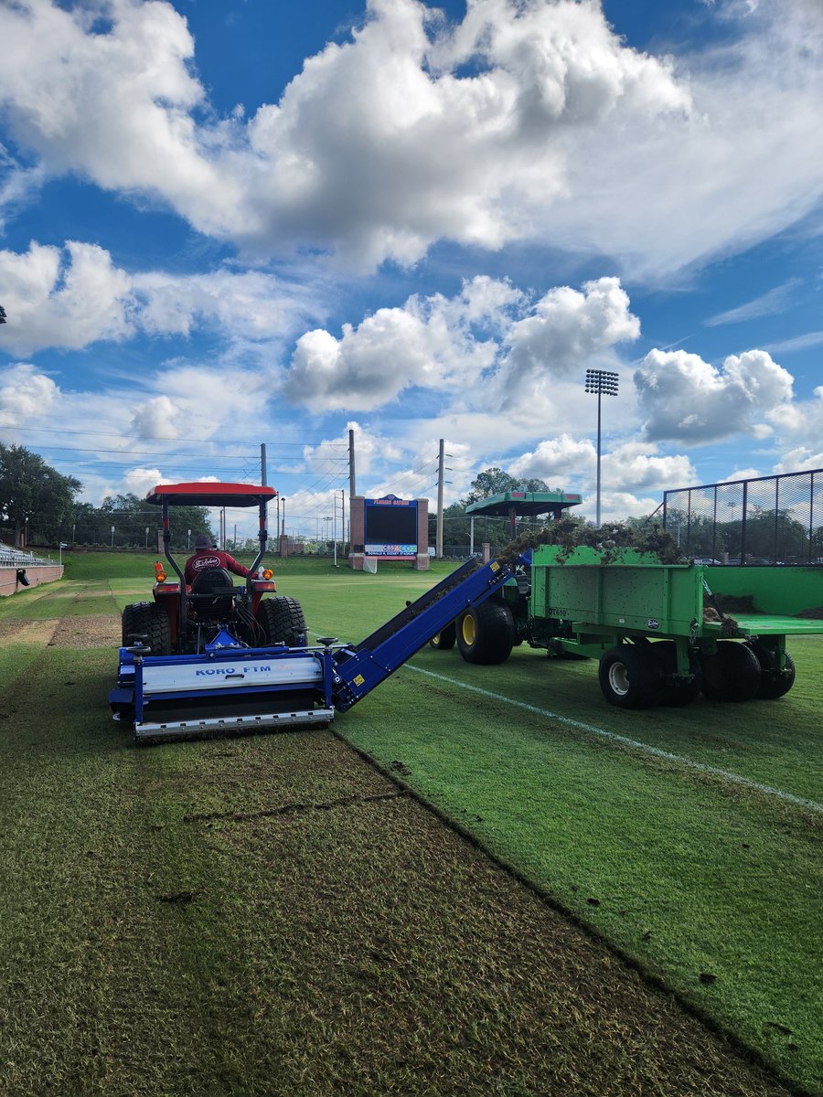 StJohnsTurfcare's tweet photo. Fraze mowing the lax game and practice fields at UF is going pretty smooth. @ImantsBV FTM @Solutions4Turf https://t.co/kvnDYd1wgC