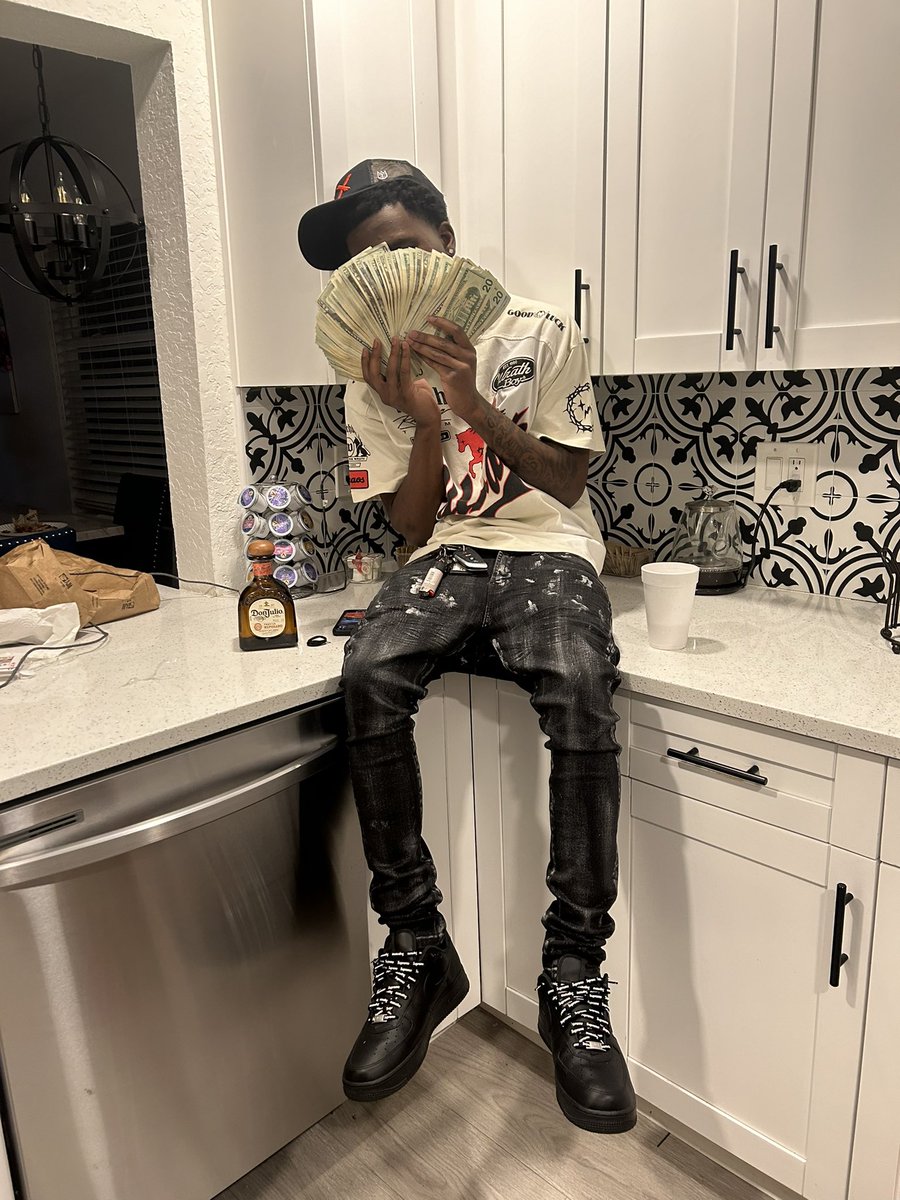 1k_john4's tweet photo. All I kno is keep it 10 x 10 https://t.co/cND8d2AWdU