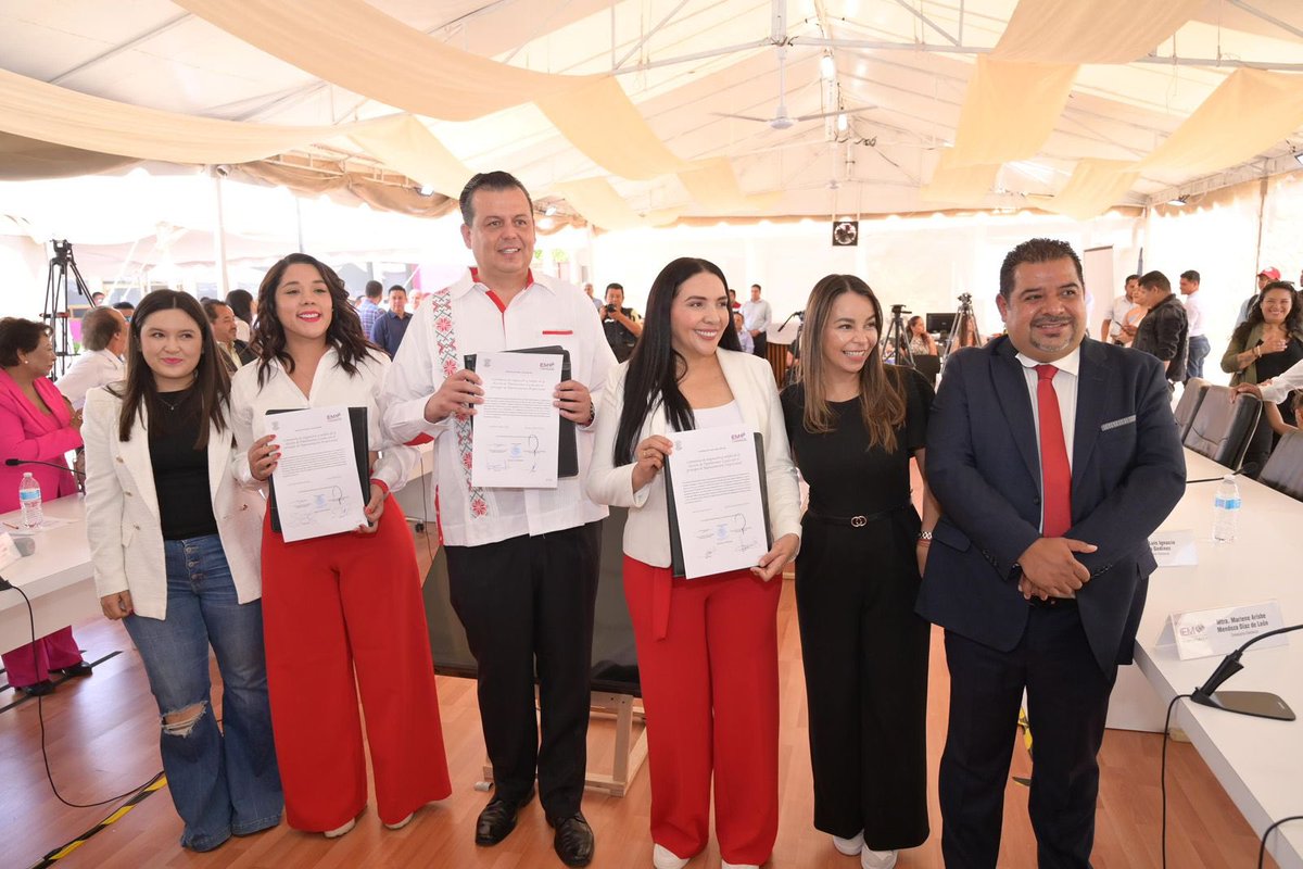 Estoy contenta de recibir la constancia que me acredita como Diputada Local. Unidos por Michoacán, vamos a defender nuestros principios, ideas y valores. ¡Cumpliremos con nuestra gente! 🤜🏼🤛🏽

Gracias a todos los que siguen creyendo en mí y en nuestros ideales. ¡Vamos con todo! ♥️